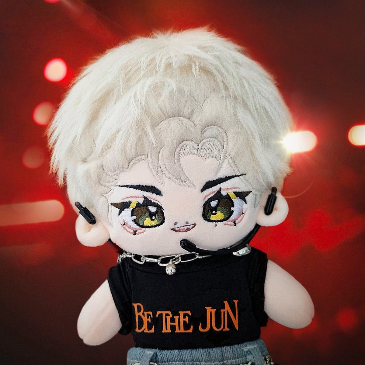 pinkeucarrots's tweet photo. Stepping into the spotlight, where every heartbeat becomes a rhythm and every word resonates with the soul. 🎤🌟😼 #OnStageMagic #BeTheJun

#세븐틴인형 #seventeendolls #jundoll #문준휘 #seventeen娃 #seventeen #문준휘인형 #junhuidoll https://t.co/osEFgLnxip