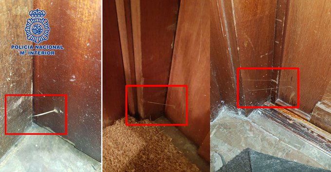 policia's tweet photo. ⚠ ¡ATENCIÓN!   

Si vuelves de #vacaciones y te 
encuentras testigos de plástico o hilos de pegamento entre la puerta de tu casa 🏠 y el marco

Los ladrones los utilizan para localizar posibles viviendas vacías y entrar a robar 

Si los ves  🔜📲 091
 
#VeranoSeguro https://t.co/kWnOtBIgN1