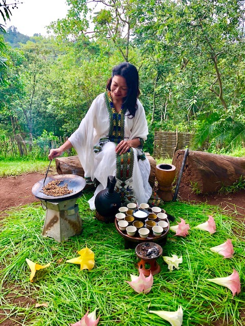 Exoticethiopian's tweet photo. 𝐂𝐨𝐟𝐟𝐞𝐞 𝐥𝐨𝐯𝐞𝐫𝐬, 𝐲𝐨𝐮'𝐫𝐞 𝐢𝐧 𝐟𝐨𝐫 𝐚 𝐫𝐞𝐚𝐥 𝐭𝐫𝐞𝐚𝐭, 𝐰𝐡𝐞𝐧 𝐲𝐨𝐮 𝐚𝐫𝐞 𝐢𝐧 𝐄𝐭𝐡𝐢𝐨𝐩𝐢𝐚!
Ethiopia, the land of origins, offers tourists a unique opportunity to immerse themselves in the rich coffee culture. From popular chains like Kaldi's to local https://t.co/uIEaLEQJA5