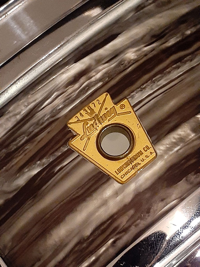 DRUM_CENTER's tweet image. ✨貴重！当店初入荷✨
66年製Ludwig Downbeat Black Oyster Pearl 14"x4"スネア
このサイズはJazz Festivalよりも珍しい1台です。
ベストなコンディションです✨
　　↓
mikigakki.com/ec/pro/disp/G/…

#vintageludwig
#blackoysterpearl
#downbeat