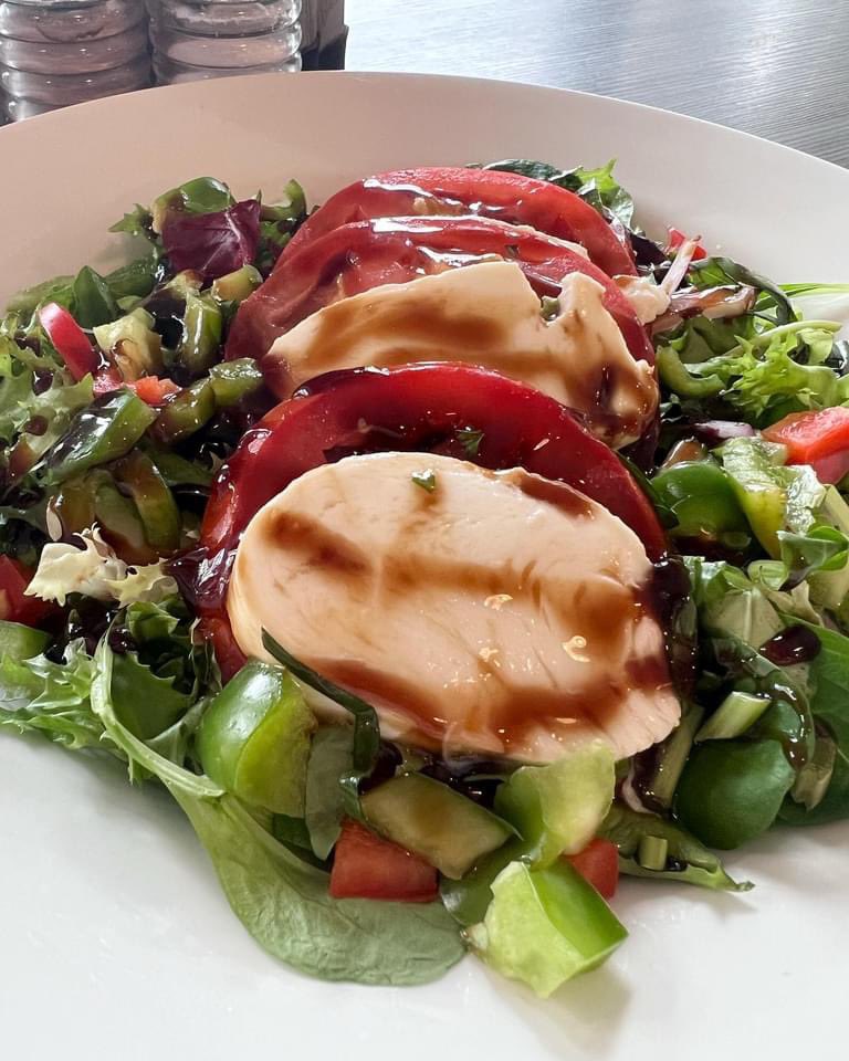 AlbaMilngavie's tweet photo. 🍅 Caprese Salad 🍅

Weekly Special is a beautiful and flavoursome Caprese Salad with Mozzarella, Beef Tomatoes, Basil, Salad Leafs, Peppers drizzled with Balsamic and Olive Oil 🤤

Be sure not to miss out 🤩

#cafealba #milngavie #milngavieloveslocal #milngavievillage https://t.co/rYtt3cT5Sj