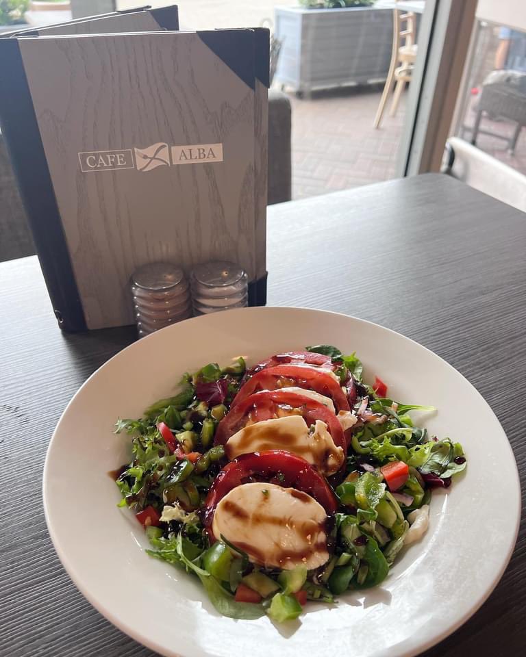 AlbaMilngavie's tweet photo. 🍅 Caprese Salad 🍅

Weekly Special is a beautiful and flavoursome Caprese Salad with Mozzarella, Beef Tomatoes, Basil, Salad Leafs, Peppers drizzled with Balsamic and Olive Oil 🤤

Be sure not to miss out 🤩

#cafealba #milngavie #milngavieloveslocal #milngavievillage https://t.co/rYtt3cT5Sj