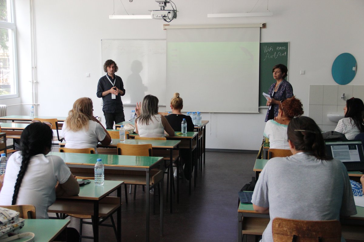 DigEdCenter's tweet photo. George Jologua presents various methodological frameworks for integrating media literacy education in the classroom during #TechCampOhrid
#MyTechCampStory #ExchangeAlumni #DigEd https://t.co/45dGgs5G6I