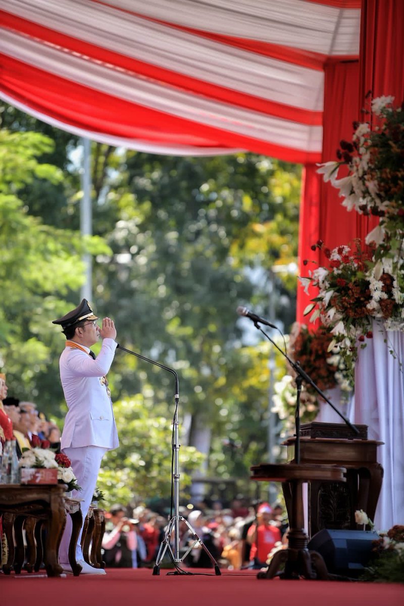 Alhamdulillah telah berlangsung Upacara Pengibaran Bendera Sang Merah Putih dalam rangka memperingati HUT Republik Indonesia Ke-78 Kemerdekaan Republik Indonesia Tingkat Provinsi Jawa Barat. #IndonesiaJuara #JabarJuara #RidwanKamil -admin