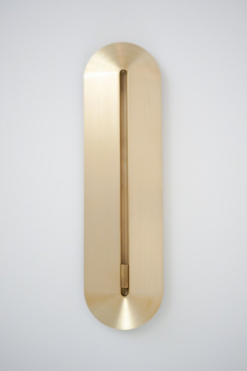 幾何形体好きの人のための「お香たて」

“OVAL” Incense holder
Design : @d_furui 
2023

#incenseholder #incensestand #incense #brass