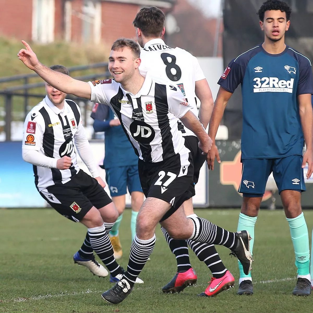A few interesting bits on Lewis Hall 👇⚫️⚪️

He's a boyhood Newcastle fan and is represented by Wasserman; the same agency who look after Eddie Howe, Harvey Barnes, Tino Livramento and Harrison Ashby. 

His dad (Colin) and grandad are big Toon fans and his older brother (Connor),