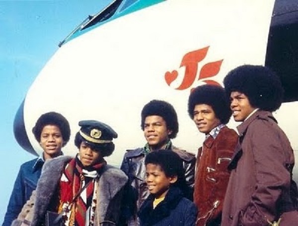 TributeMjj's tweet photo. "Let us dream of Tomorrow where we cAn TRULY LOVE FROM THE SOUL and KNOW LOVE AS THE ULTIMATE TRUTH AT THE HEART OF ALL CREATION." ~ MJ

#michaeljackson #MJ #MJJ #michael❤️ #joseph❤️ #katherine❤️ #jackson #soldiersoflove🕊️ 
#thewholesystemsucks✅ https://t.co/J3BQLkCuAg