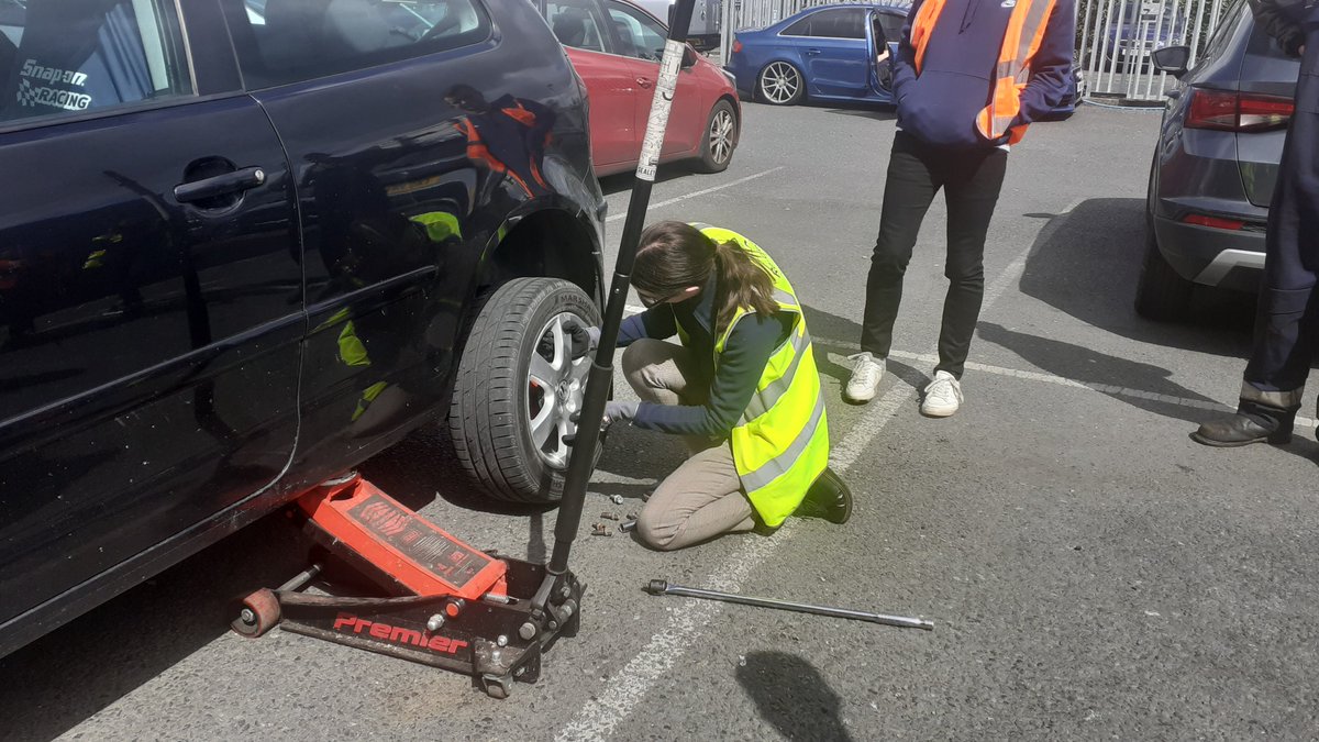 Regen_ltd's tweet photo. Car maintenance masterclass with Joseph🚗
Staff members and students took part in the car maintenance masterclass with mechanic apprentice Joseph Braham.🚘💡
#recycling #recycle #innovation #mixeddryrecycling #wastetoenergy #regenwaste #ourfutureiscleaner #mechanic #car #wheel https://t.co/f4oWimJVjt