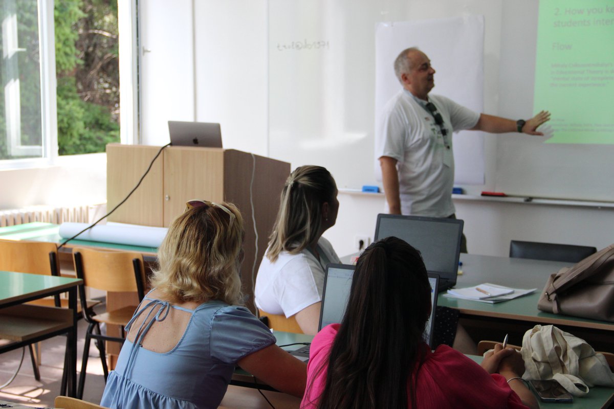 DigEdCenter's tweet photo. @trvlado facilitate development of educational games during #TechCampOhrid
#MyTechCampStory #ExchangeAlumni #DigEd #TechCamp https://t.co/wMV5AoUDWy