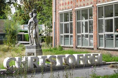 Kerkschatten van Broekhoven zwerven uit: Christoffel naar de Christoffelschool bijvoorbeeld dlvr.it/StmXQw