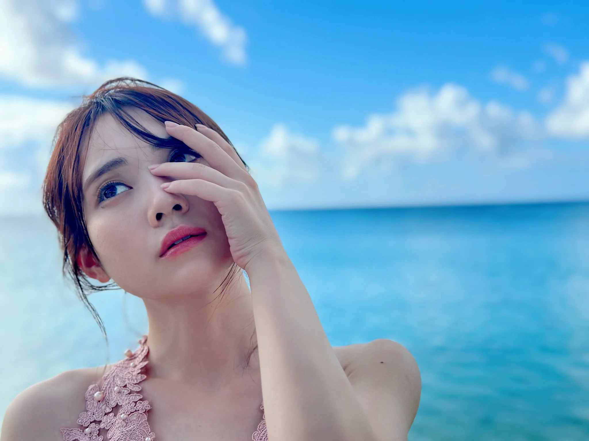 乃木坂46 田村真佑1st写真集『恋に落ちた瞬間』【公式】発売中