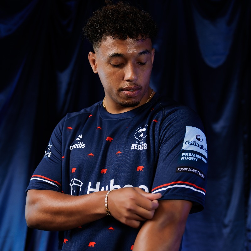 BristolBears's tweet photo. 🚨 𝗚𝗜𝗩𝗘𝗔𝗪𝗔𝗬 🚨

Fancy winning a 🆕 home shirt signed by the squad 𝗔𝗡𝗗 2⃣ tickets to our @Barbarian_FC fixture? 🎁

Of course you do! 

To enter, just RT and click the link below 👇