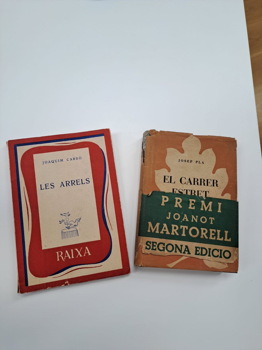 fundaciommp's tweet photo. Els vostres llibres continuen arribant a la Fundació per formar part de la biblioteca que es podrà consultar a la Casa Museu Miquel Martí i Pol, replicant la biblioteca que tenia en Miquel quan hi va viure.
📚 https://t.co/cyh4jN5ueE