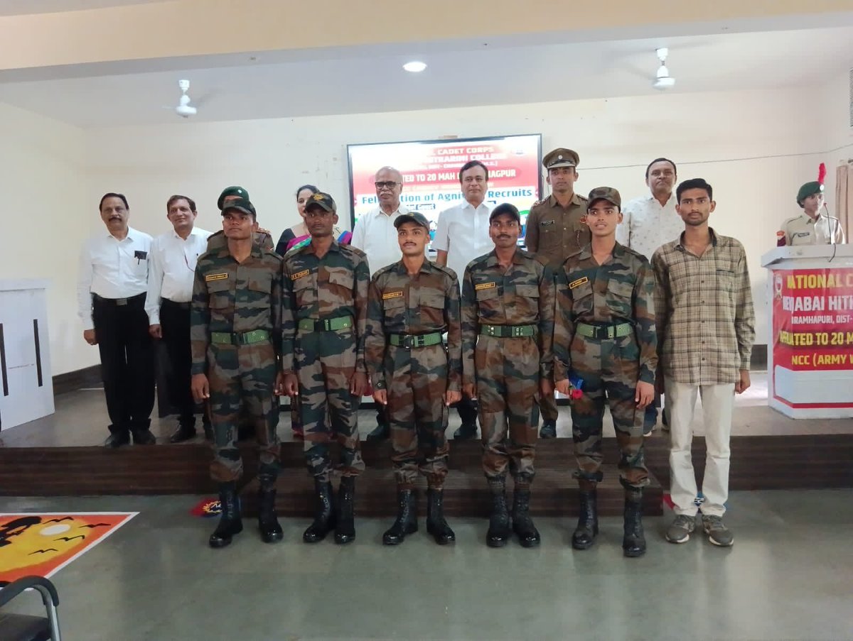 nccnhc_20's tweet photo. Felicitation of 6 Agniveer recruits from NCC Unit, N H College Bramhapuri, affiliated to 20 Mah Bn NCC Nagpur, was organised on 17th Aug. Principal Dr D H Gahane &amp; Hon Ashokji Bhaiya, Sectetary, N B H Education Society, appreciated and encouraged the Agniveer Recruits. https://t.co/2kiZrqWva5