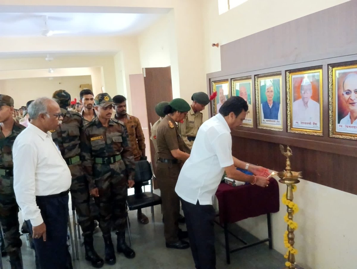 nccnhc_20's tweet photo. Felicitation of 6 Agniveer recruits from NCC Unit, N H College Bramhapuri, affiliated to 20 Mah Bn NCC Nagpur, was organised on 17th Aug. Principal Dr D H Gahane &amp; Hon Ashokji Bhaiya, Sectetary, N B H Education Society, appreciated and encouraged the Agniveer Recruits. https://t.co/2kiZrqWva5