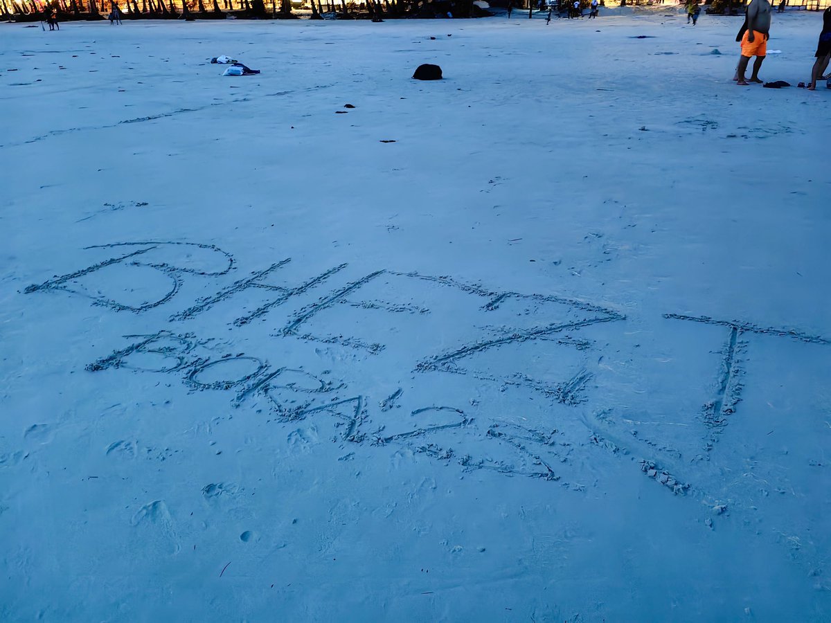 CocoZhao16's tweet photo. The Resort. The Beach. The Sunset.
我的酒店。酒店外的白沙灘。白沙灘上的日落時分。 https://t.co/Hm0OE9YivB