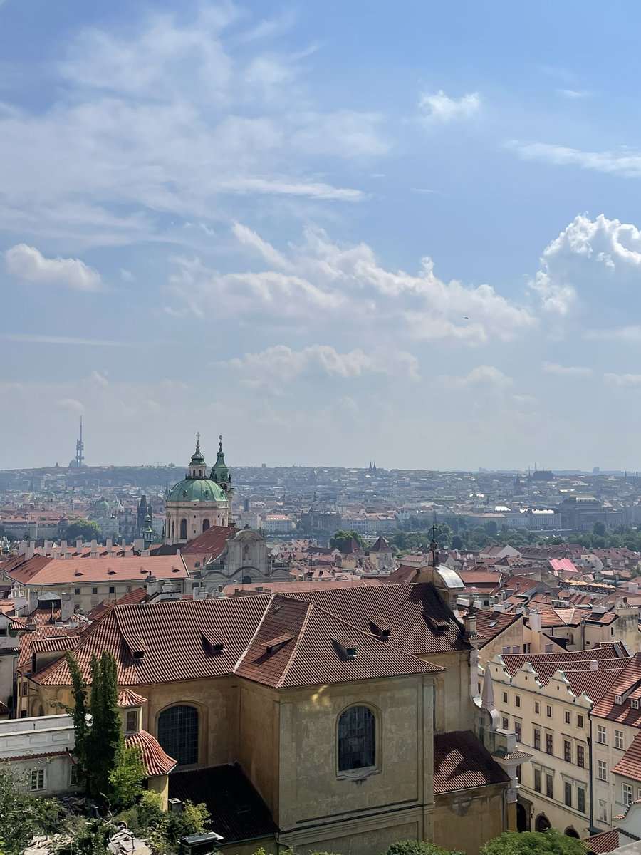 Looking pretty, Prague 🌞✌🏻😌