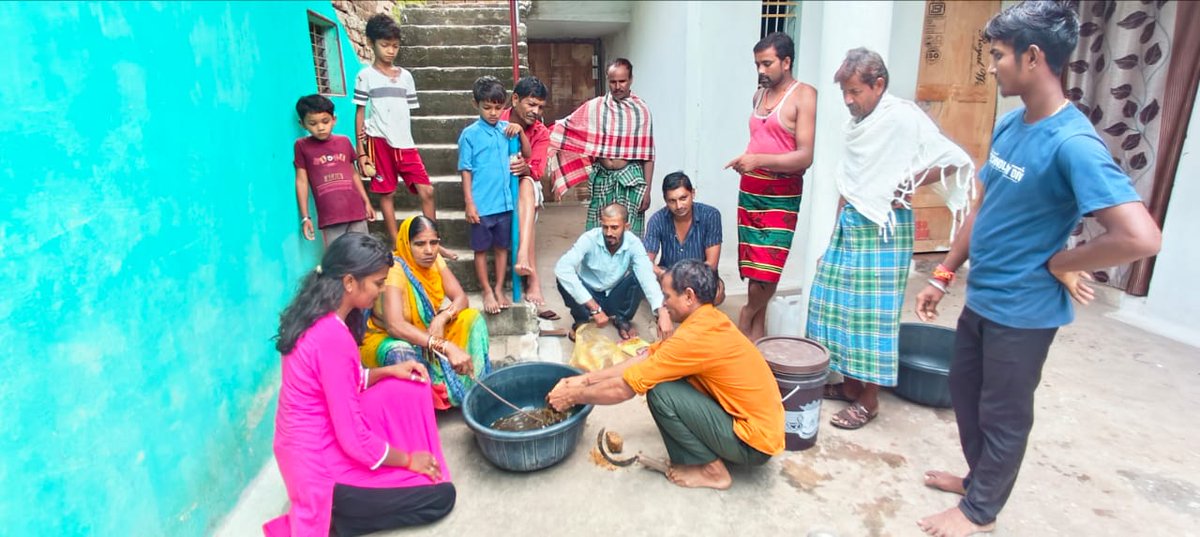 agriconsamiti's tweet photo. "Kavir Kisan" has successfully crafted the 'Jivamrit' bioformulation in Khairipar village, Kawardha block. @Commonland @igkv_kisan @manasgr88 @Manisha_M14 @surendra97123 @deepak02085791 @surendra97123
#KavirKisan #Jivamrit #Bioformulation #SustainableFarming #GreenRevolution" https://t.co/oMKflhdWEA