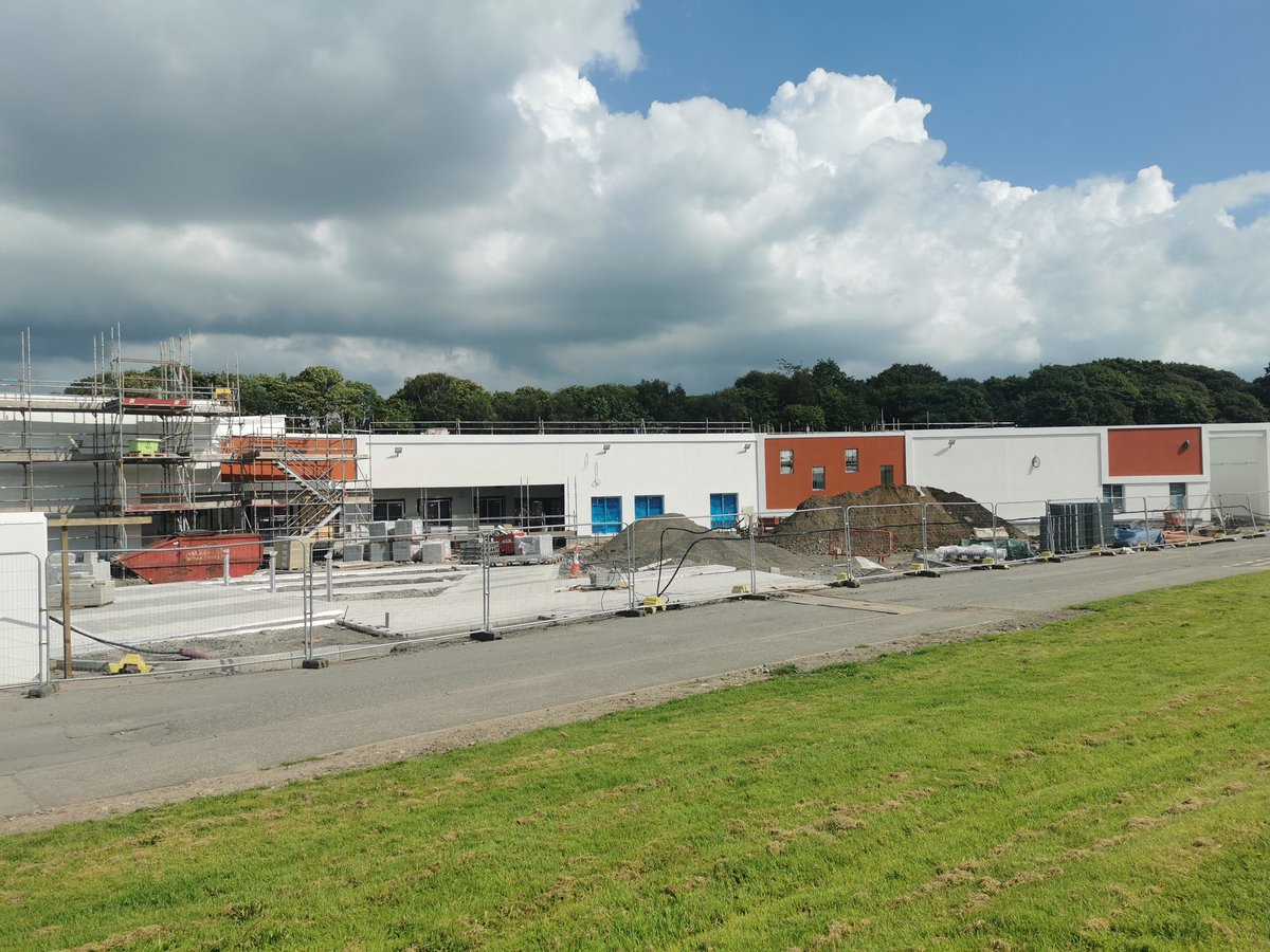 NHSaaaNSAIS's tweet photo. Been a while since we shared an updated picture of foxgrove πlooking great #forensiccamhs #Foxgrove https://t.co/cajfsA8Pq8