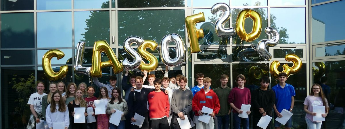 Year 13 students have much to celebrate, with 78% of students achieving A* - C, above the national average of 75.4% and going on to their chosen destinations. View our brilliant results here: buff.ly/3CaE4Mp 
@bishops6thform @cheshirelive <a href="/standardchester/">Chester Standard</a>