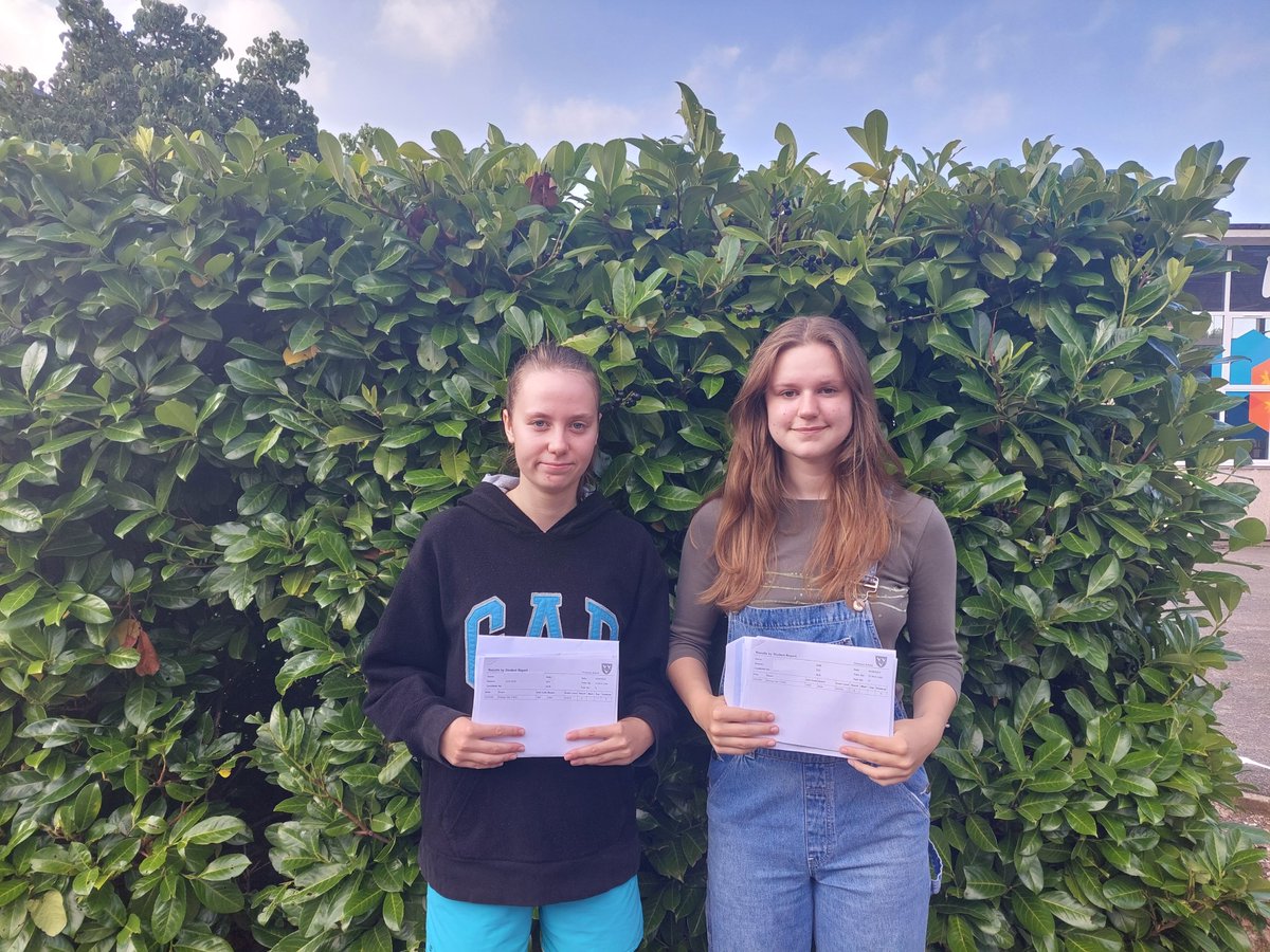 FitzharrysS's tweet photo. Many congratulations to our Year 13 scientists celebrating their A level results today. Your science teachers are very proud of you all. University, college, apprenticeships, travel or work, we wish you well for the future. @Fitzharrys https://t.co/Wlg9yMPLCI