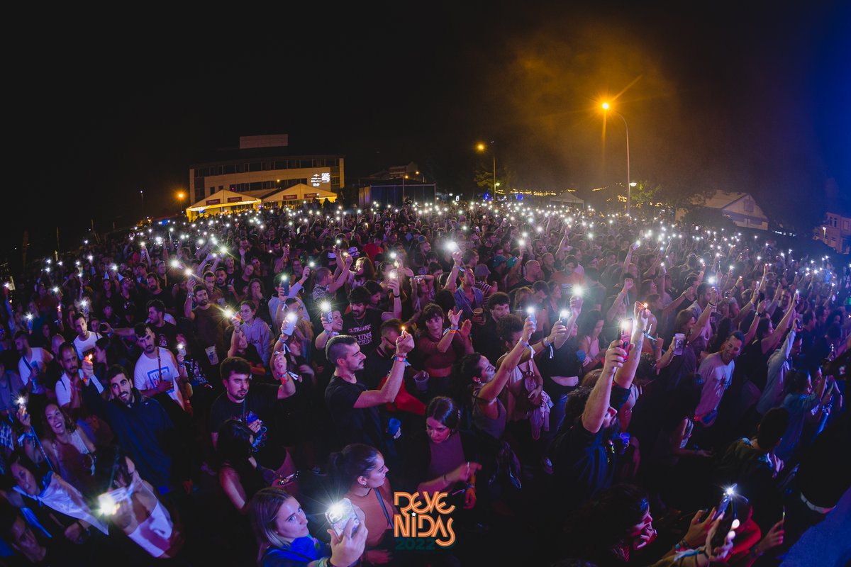 Revenidas's tweet photo. 🕯️ Tod@s xunt@s iluminando o Revenidas 😍

#Revenidas ➡️Do 7 ao 10 de setembro en Vilaxoán ☀️

📸 Foto de @ChristianP_12 

#RíasBaixas #RíasBaixasFest #DeputaciónDePontevedra #Revenidas2023
@depo_es  @turisriasbaixas https://t.co/O8vKcQt5CR