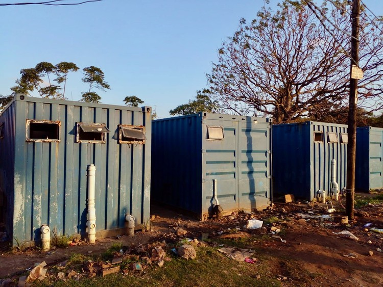 1,500 families share three toilets in Durban informal settlement. Nearly 40 blocked toilets have not been fixed after two years groundup.org.za/article/1500-f… 📸 Manqulo Nyakombi