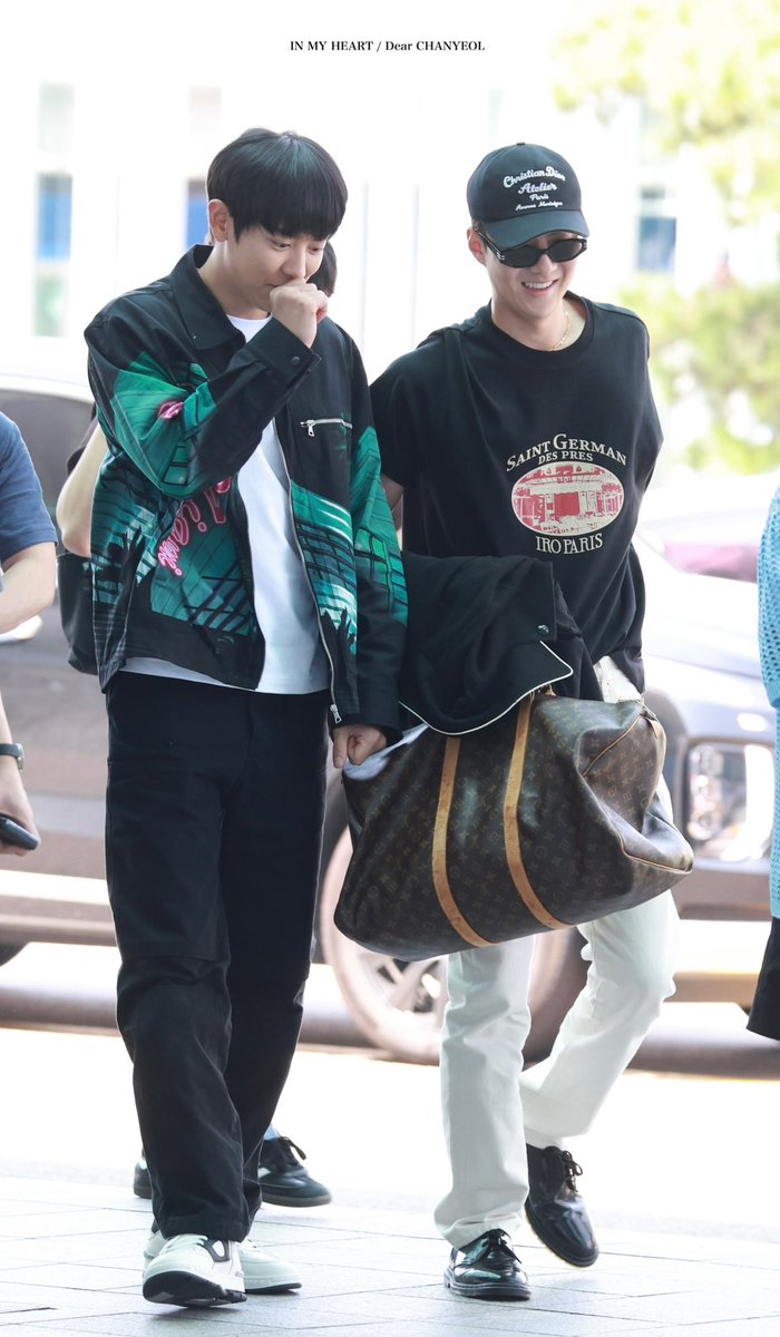 230814 #찬열 ICN / 🫶🏻🤍🩷

#EXO⁠ ⁠#엑소 #CHANYEOL #チャニョル　#weareoneEXO #세훈 #セフン <a href="/weareoneEXO/">EXO</a>