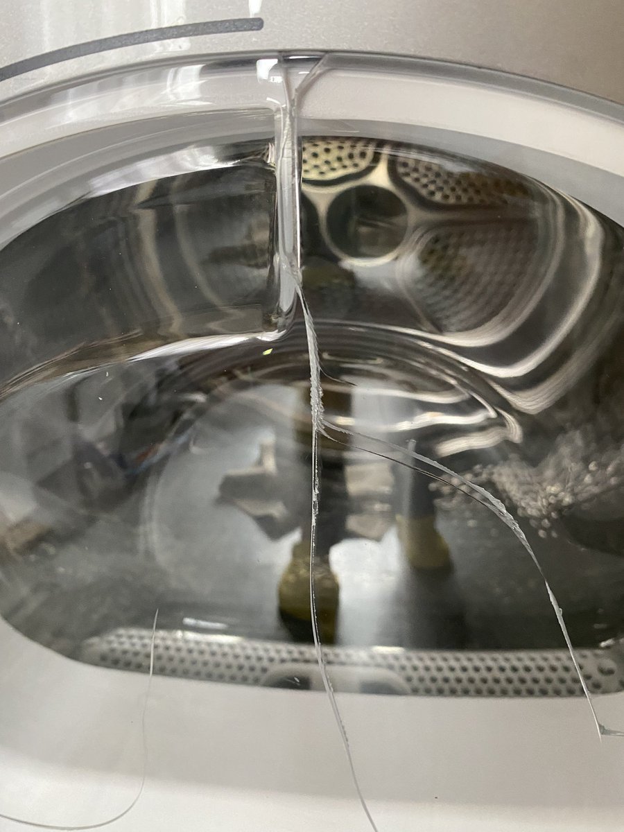trueblade75's tweet photo. @currys Can you upgrade this that has been delivered today. Smashed door and sticky marks all over the top https://t.co/ynYf9JBBwf
