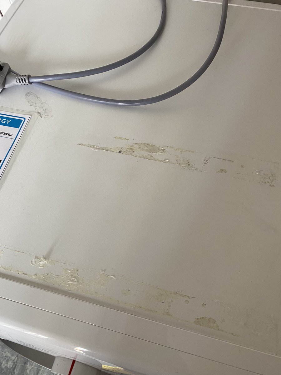 trueblade75's tweet photo. @currys Can you upgrade this that has been delivered today. Smashed door and sticky marks all over the top https://t.co/ynYf9JBBwf