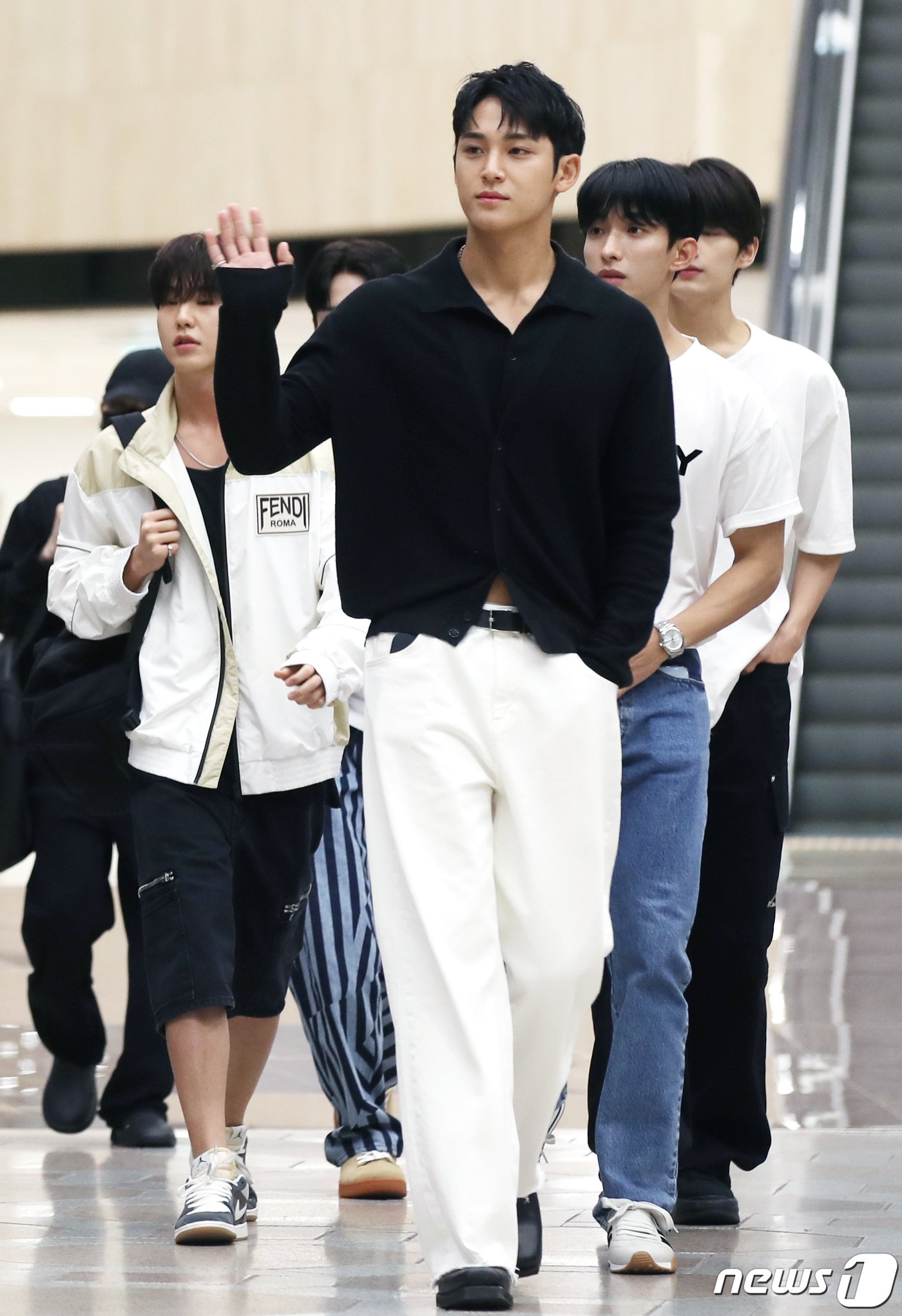 SEVENTEEN ミンギュ 🌈꒰ ᐡ •ﻌ• ᐡ ꒱🌈 . . . カラフルな気分だったんだね