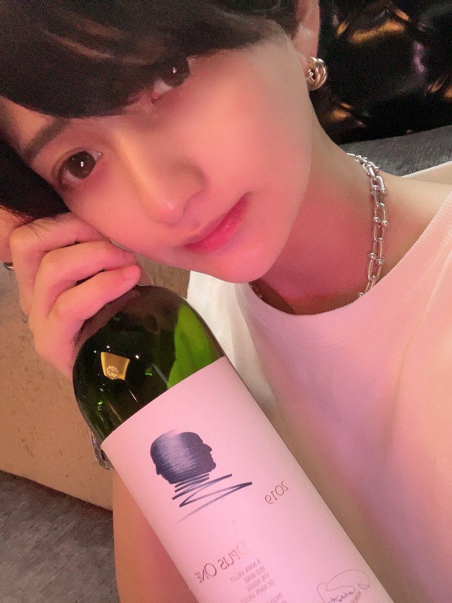 AVAN13754030's tweet photo. 昨日のラストソン��はこの人‼️
イベント初日ながらにしてまさかの柚姫紗羅支配人が高級ワインにて獲得しました🤩🤩👏👏👏

本日イベント２日目を盛り上げてくれるのは果たしてどのチームリーダーなのか⁉️はたまたどの男の子なの⁉️
乞うご期待です😆😆😆👏👏

#歌舞伎町
#ホスト
#AVAN
#エアーグループ https://t.co/IYE2Sdo0Ey