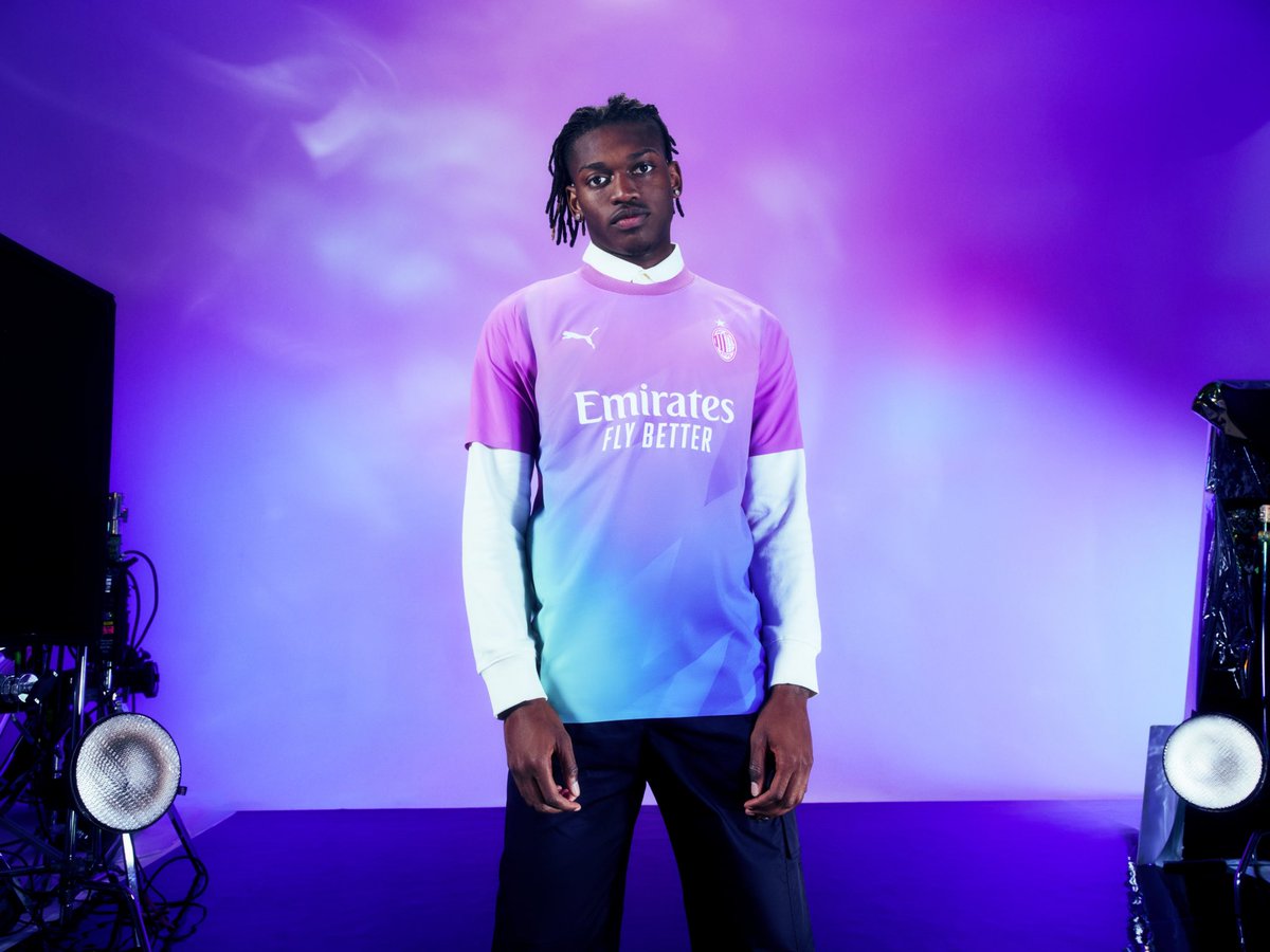 Different colours, sempre Milan 💜💚
<a href="/acmilan/">AC Milan</a>
#MilanXMilan #SempreMilan