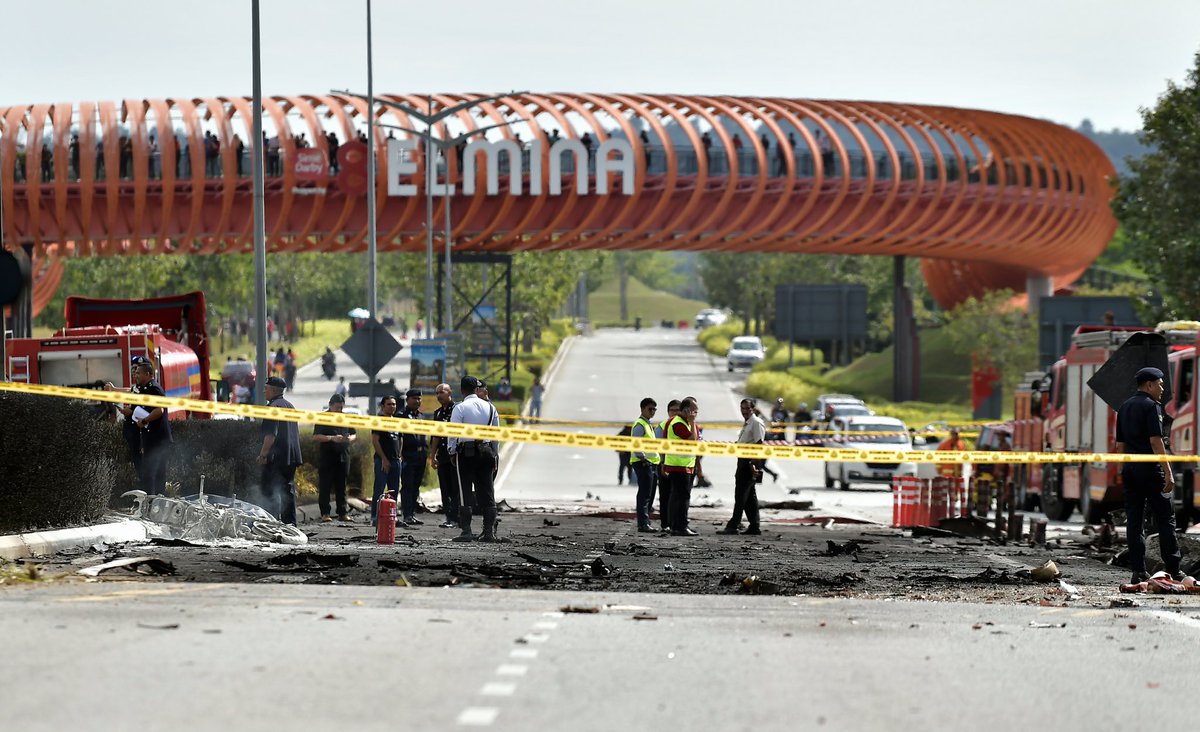 anwaribrahim's tweet photo. Saya mengutuskan salam takziah kepada keluarga mangsa tragedi pesawat di Elmina, Shah Alam petang tadi.

Mendoakan semoga kesemua mereka tabah menghadapi dugaan ini.

Al-Fatihah. https://t.co/vTOSd7flDr