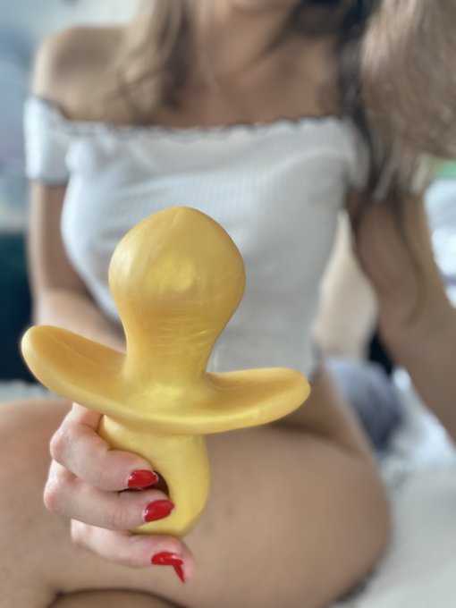 Mein Toy und dieses h&uuml;bsche Shirt sind ab sofort in meinen Auktionen verf&uuml;gbar 🫶 Wer sich eines meiner<a href="/tag/mvsales"class="tags"><span>#mvsales</span></a>