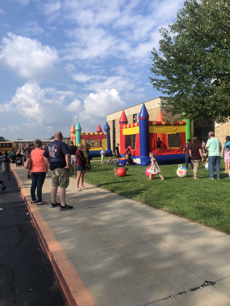WaterlooVikings's tweet photo. It was great to see everyone at the back to school bash! https://t.co/ZlCubrQNSQ