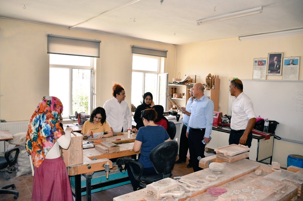 nevsehirmem's tweet photo. İl Milli Eğitim Müdürümüz Sn. Memet POLAT, Acıgöl Halk Eğitimi Merkezi ile Acıgöl Mesleki ve Teknik Anadolu Lisesini ziyaret etti.⤵️

@tcmeb @Yusuf__Tekin @nevsehirvalilik @MemetPolat0247 https://t.co/rBRdBtQuA7