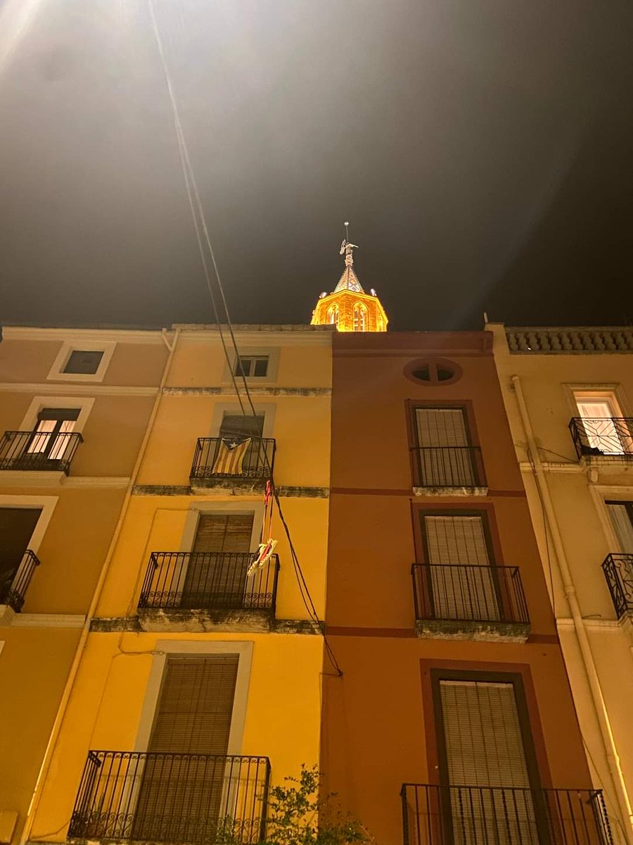 ⚪️⚫️ Avui també comença una altra capta, la d'espardenyes. Vau ballar fa... i encara les conserveu? No us les poseu i se us estan fent malbé? Voleu donar un darrer ús al calçat festamajorenc? Envieu-nos un DM i us les passarem a recollir. #territoriespardenyer #fmvila #Vilafranca