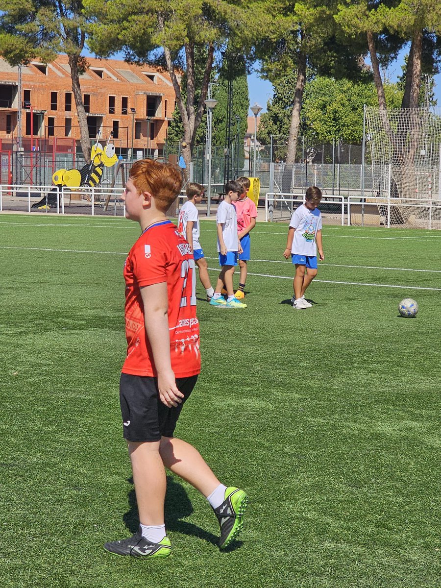 Pozuelo's tweet photo. Hoy se ha disputado la 2ªjornada de la Kids CUP! 👦⚽️

IMPORTANTE: Mañana se van a disputar la jornada programada para mañana viernes y la del domingo debido a que es la final del mundial femenino🇪🇸y mucha gente tenía viajes programados 🚗

Todos a las 10:00 en campo de fútbol💪 https://t.co/8TOGCavfRd