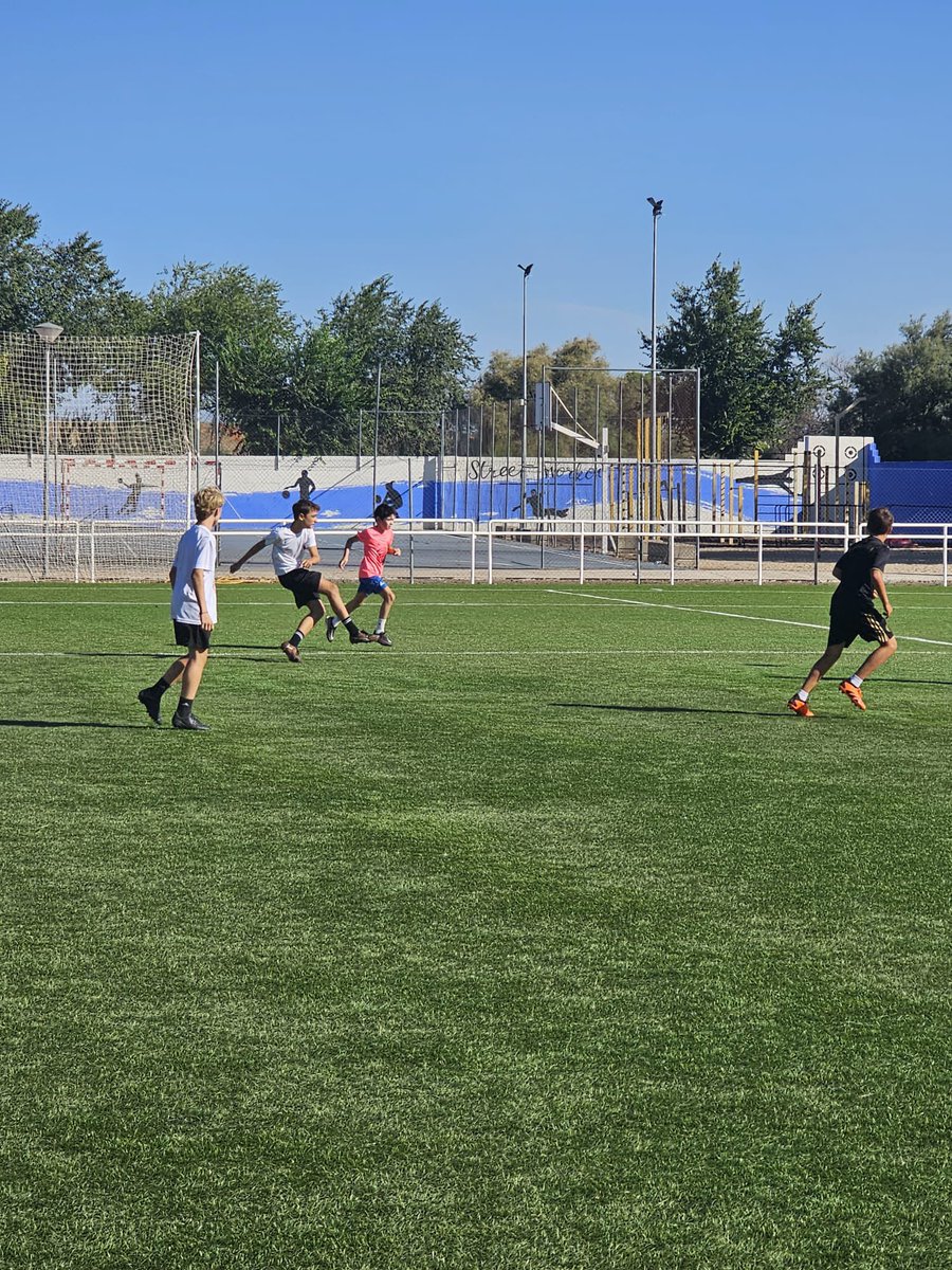 Pozuelo's tweet photo. Hoy se ha disputado la 2ªjornada de la Kids CUP! 👦⚽️

IMPORTANTE: Mañana se van a disputar la jornada programada para mañana viernes y la del domingo debido a que es la final del mundial femenino🇪🇸y mucha gente tenía viajes programados 🚗

Todos a las 10:00 en campo de fútbol💪 https://t.co/8TOGCavfRd