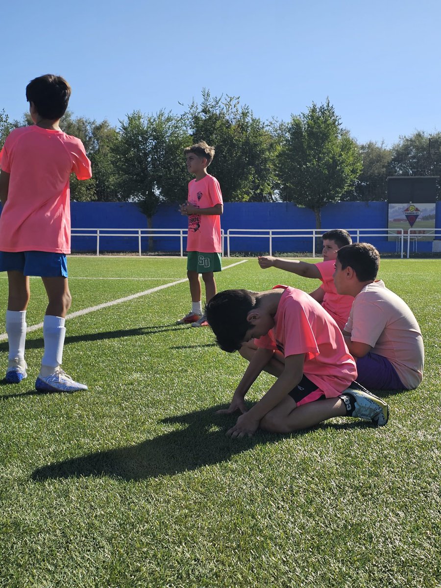 Pozuelo's tweet photo. Hoy se ha disputado la 2ªjornada de la Kids CUP! 👦⚽️

IMPORTANTE: Mañana se van a disputar la jornada programada para mañana viernes y la del domingo debido a que es la final del mundial femenino🇪🇸y mucha gente tenía viajes programados 🚗

Todos a las 10:00 en campo de fútbol💪 https://t.co/8TOGCavfRd