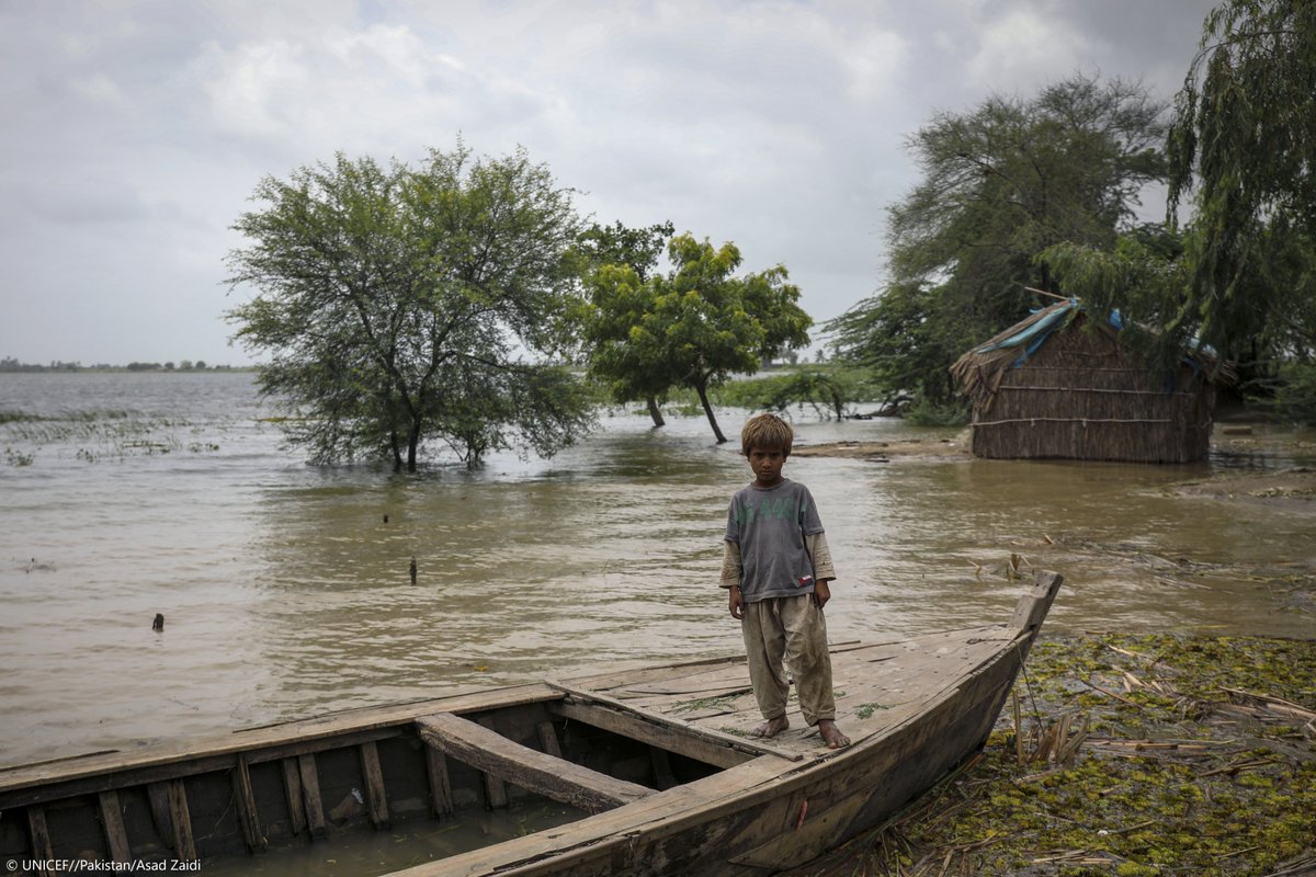 UNICEF_Pakistan's tweet photo. Despite not contributing to it, children bear the brunt of climate change during climate disasters which deprive them of:
❌Shelter
❌Food
❌Safe Drinking Water
❌Education
❌Health Services
❌Sanitation
Let's work together to combat climate change &amp; protect our children's future https://t.co/xBdAx73jXq