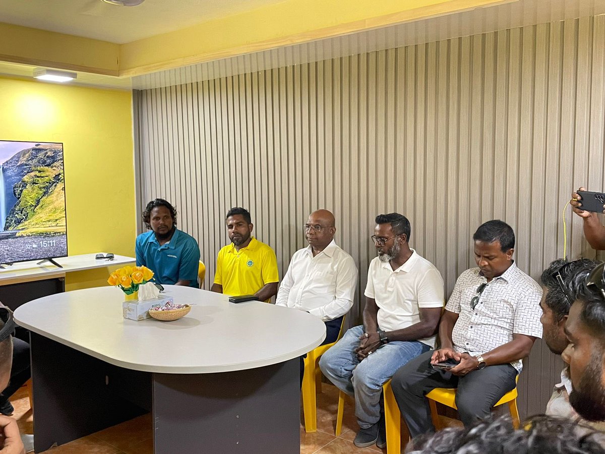 abdulla_shahid's tweet photo. މިއަދުގެ ހަވަނަ މަންޒިލަކީ ށ. ކަނޑިތީމު!

ރައީސް އިބްރާހިމް މުޙައްމަދު ޞާލިހުގެ ކެމްޕެއިން ޓީމާ ބައްދަލުކޮށް، ޚިޔާލު ބަދަލުކުރެވުނު. 

މާތްﷲ ޞުބުޙާނަހޫ ވަތަޢާލާގެ އިރާދަފުޅާއެކު ބޮޑު ތިލަދުންމަތިން ރައީސް ޞާލިހު ދެވަނަ ދައުރަކަށް ހޮވާނީ އެއްބުރުން. 

#VoteMDP 
#IbuAslam2023
#UfaaveriAmaanRaajje