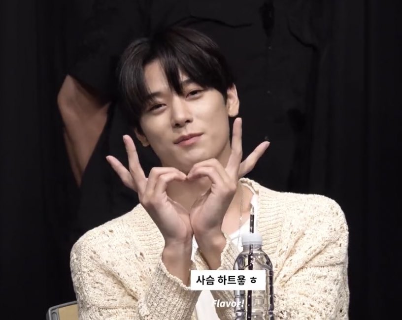 jy121U's tweet photo. 🫶🏼🫎🐟🦑🦀🫶🏼

고양이하트 하나 배우고 나서 온갖 하트 섭렵한 주연이 진짜 너무 웃기고 기여워서 미칠것가틈 ㅜㅜㅜㅋㅋㅋㅋㅋㅋㅋㅋㅋㅋㅋㅋㅋ https://t.co/89Fpe7P63Y