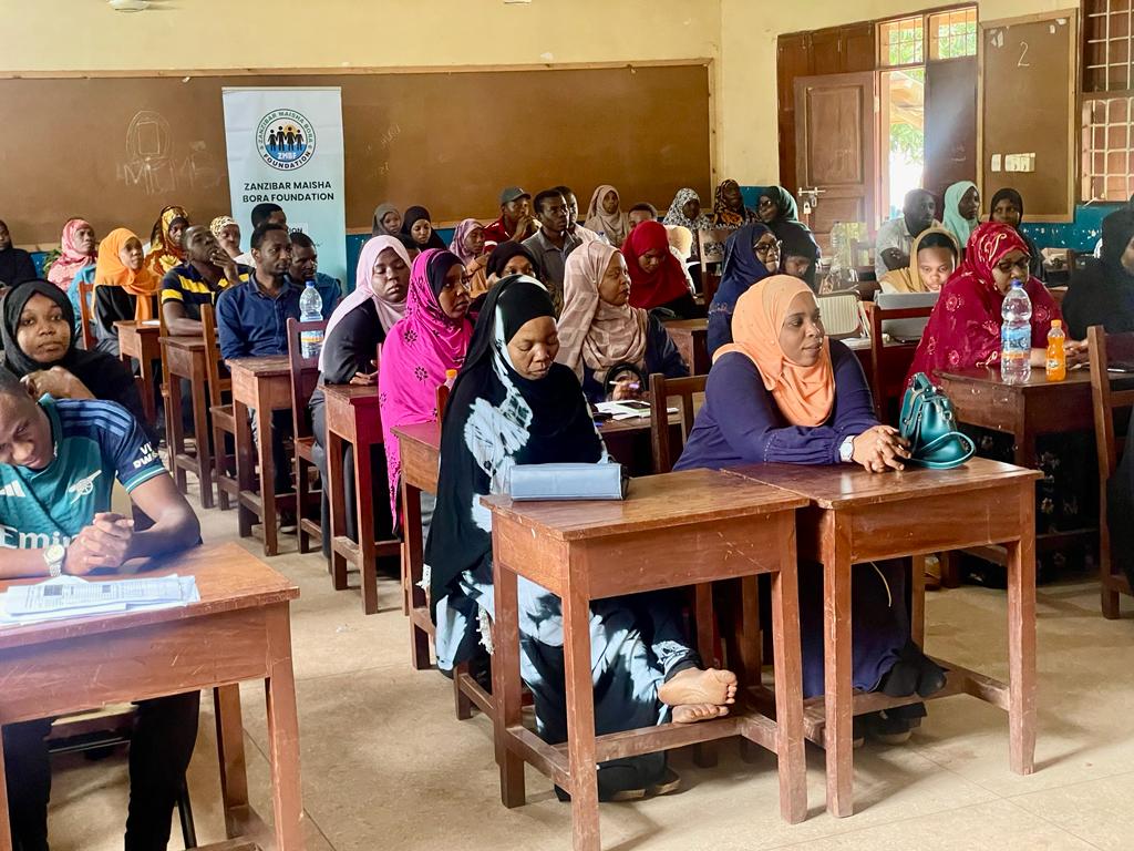 Met health teams at Kaskazini A, integrating routine immunization with Covid-19 door-to-door efforts this quarter. Aiming for pre-September target, fueled by 80% vaccination rate. Challenges addressed, unity forged, excitement ignited. @AmrefTanzania #Covid19Response