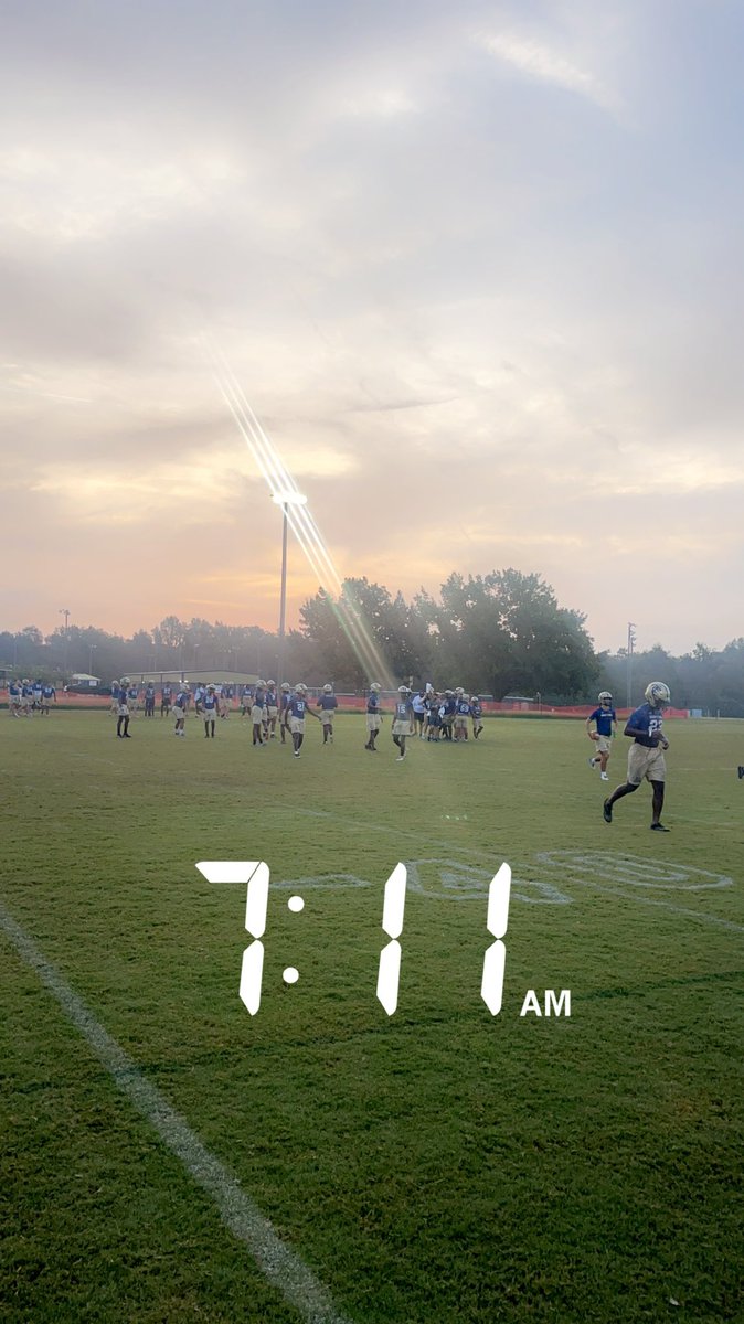 CoachAtkins_M's tweet photo. And just like that we are back. We love the smell of Thursday morning practices 😈.. #BeatCairo 🐝 https://t.co/xVycsgBIqA
