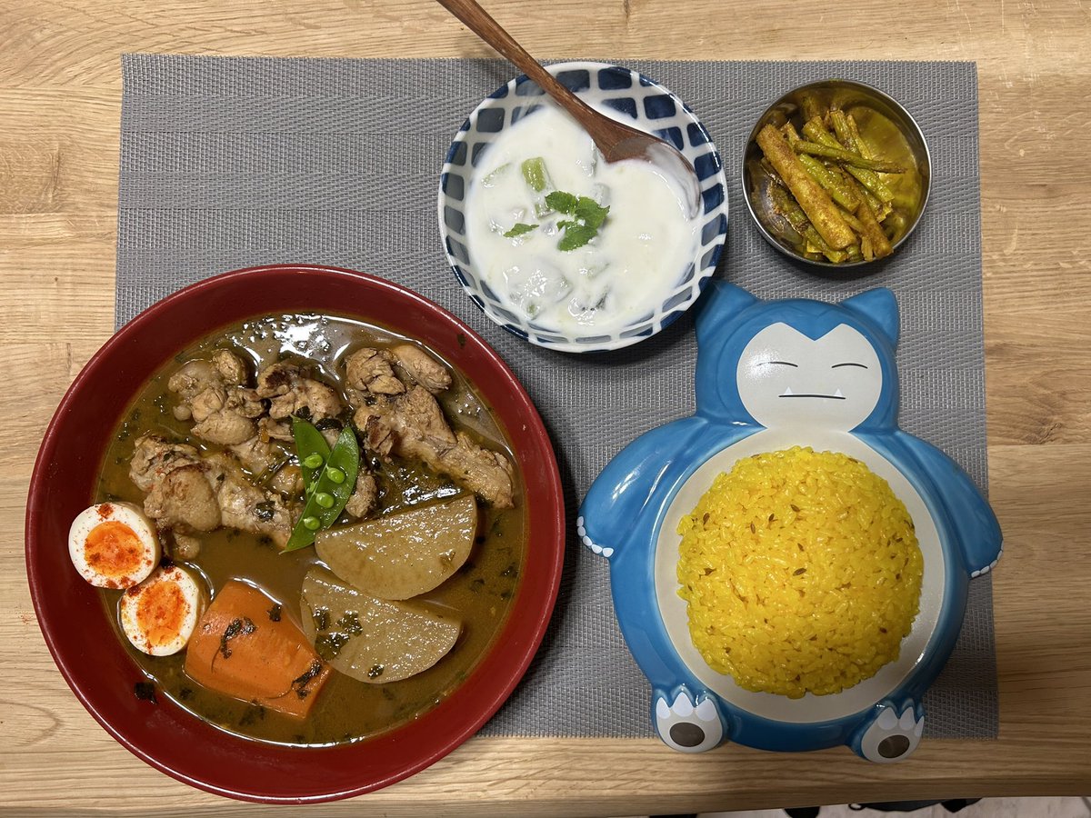 that_kinda_song's tweet photo. 手羽元食べまくりスープカレー完成༼ꉺ౪ꉺ༽
アスパラとゴボウのタルカリ、キウイヨーグルト、クミンターメリックライス。
#cookthat https://t.co/jbctGnEQIU