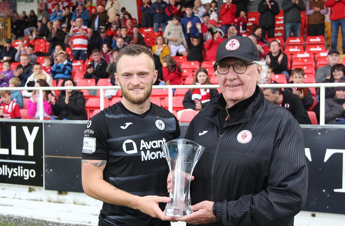 DC22Testimonial's tweet photo. There were a couple of important presentations made to David at the game on Saturday.

First he was presented with a gift from @sligorovers Chairman Tommy Higgins.

Then he was presented with a gift on behalf of @BitORedTrust by Susan Brennan and Ryon Burnside McHugh. https://t.co/CspKig3Jkd