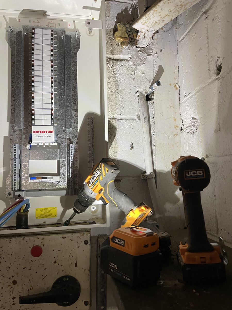 JustAskAdy's tweet image. As an electrician who's always on the lookout for quality and reliability, I've had the pleasure of putting JCB tools to the test in real-world conditions. And let me tell you, they've exceeded all expectations

#AskAdyReviews #JCBTools  #Tools #OnsitePerformance