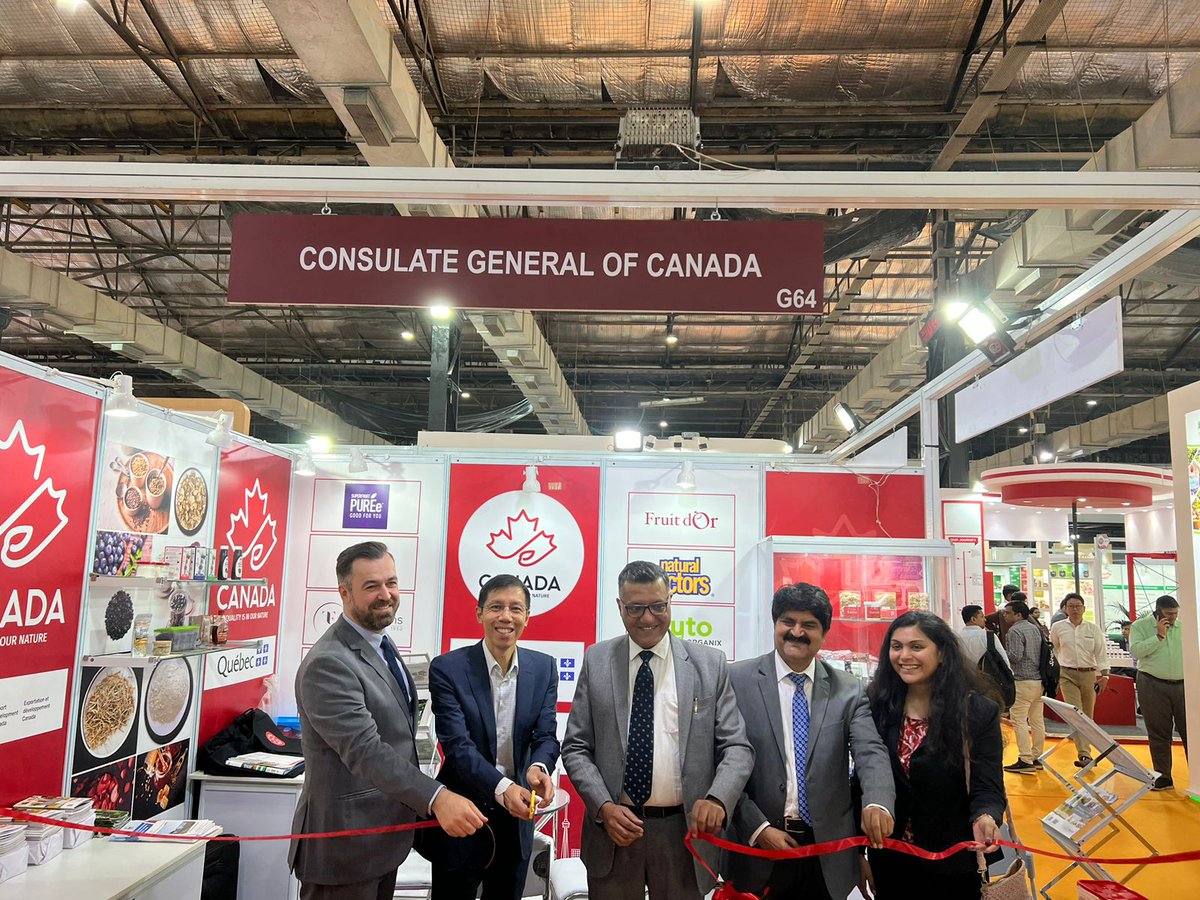 TradeTeamIndia's tweet photo. 🇮🇳’s leading Food Ingredient event @Fi_Global 2023 in #Mumbai inaugurated by 🇨🇦's Senior Trade Commissioner @keithkan_TCS today.

Come discover more about healthy, sustainable food grown in 🇨🇦 &amp; explore business opportunities. 
Meet with @TradeTeamIndia officers at Hall 1, G-64. https://t.co/fnZnXASl7E